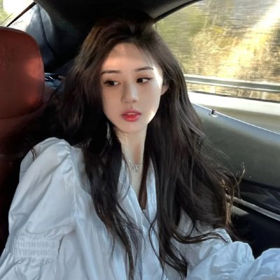 穿粉红色裤子的男孩